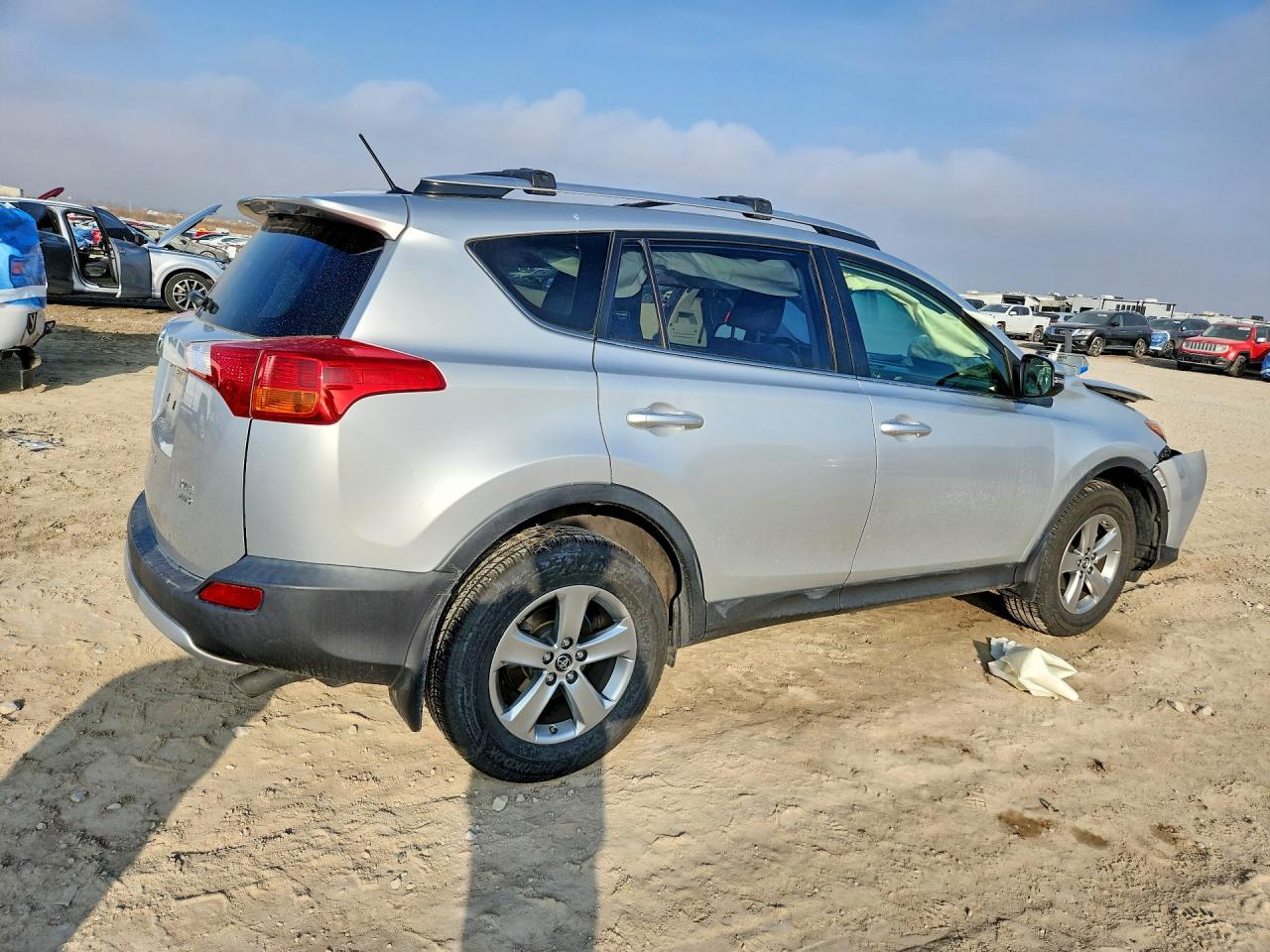 2015 TOYOTA RAV4 XLE photo 5