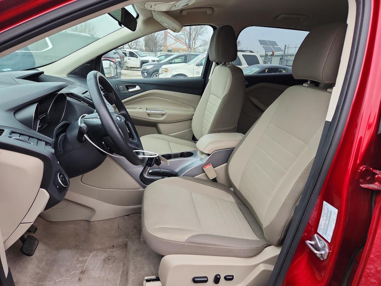 2016 FORD ESCAPE SE photo 13