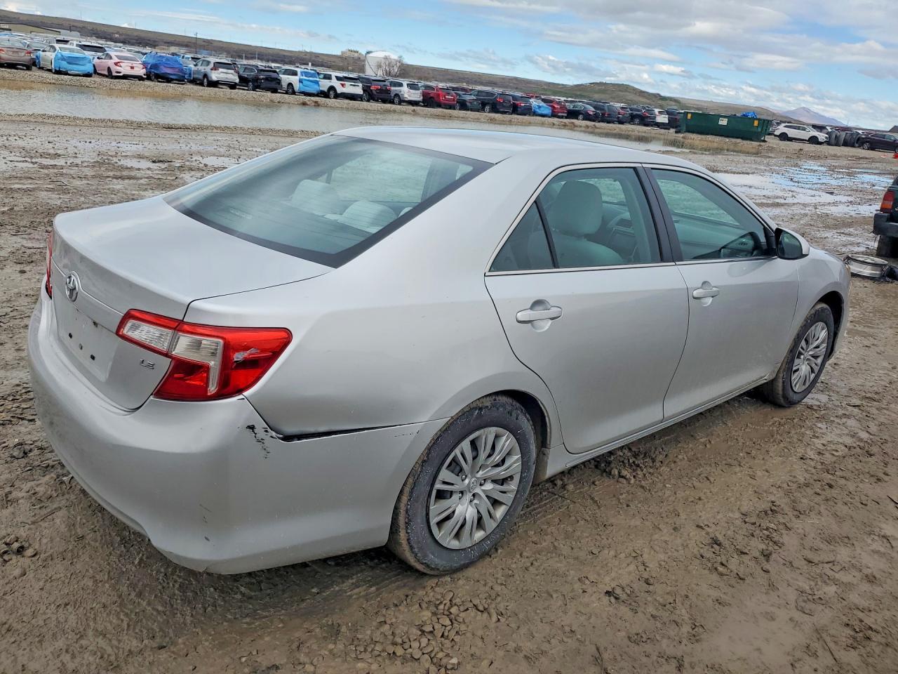 2013 TOYOTA CAMRY photo 3