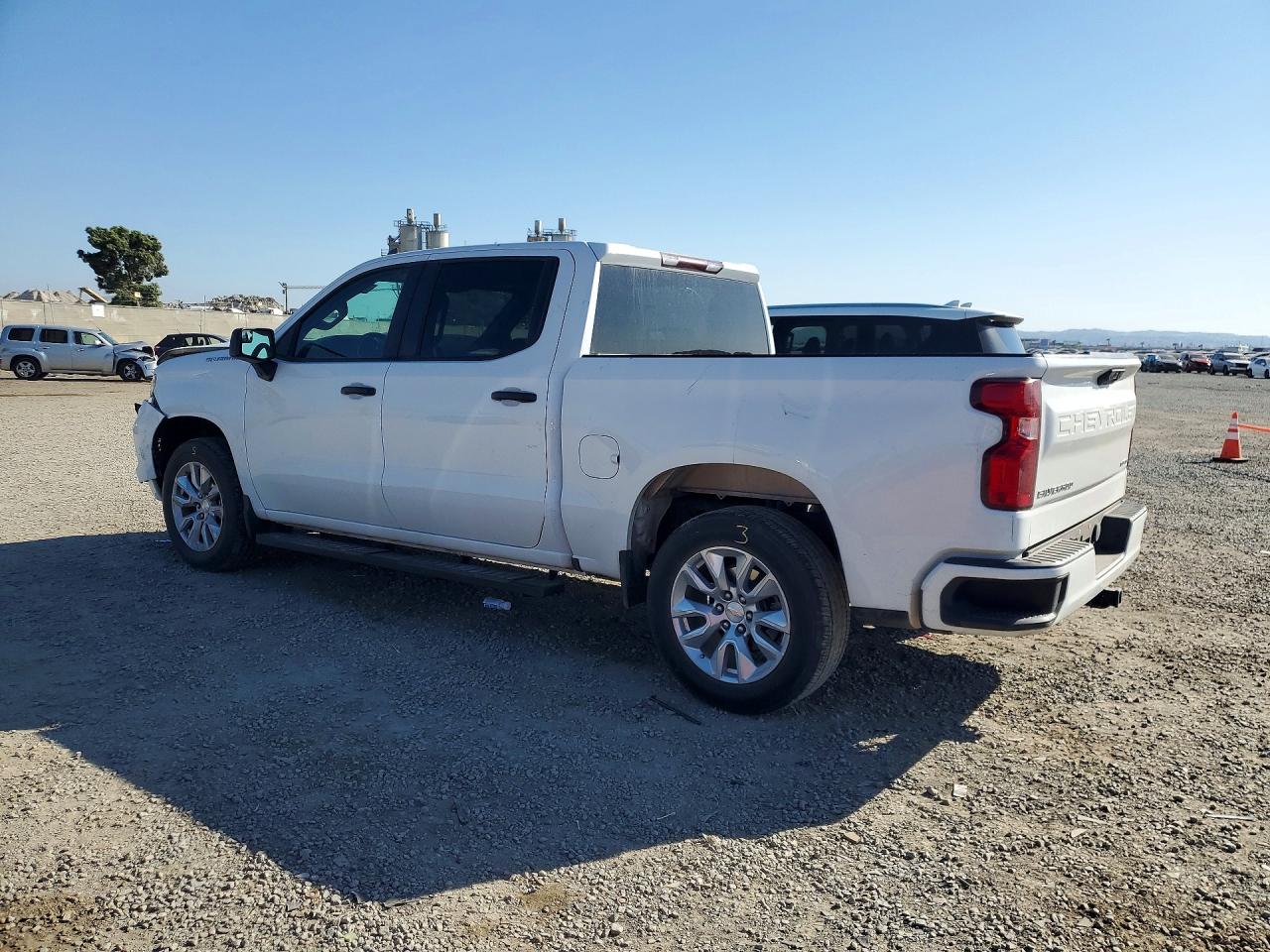 2024 CHEVROLET SILVERADO C1500 CUSTOM photo 3