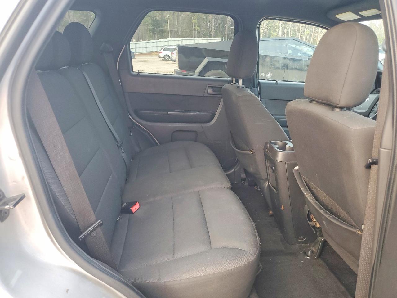 2010 FORD ESCAPE XLT photo 10