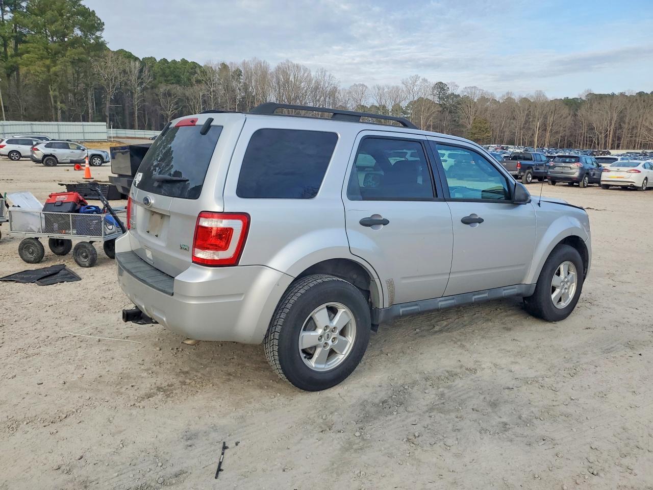 2010 FORD ESCAPE XLT photo 3