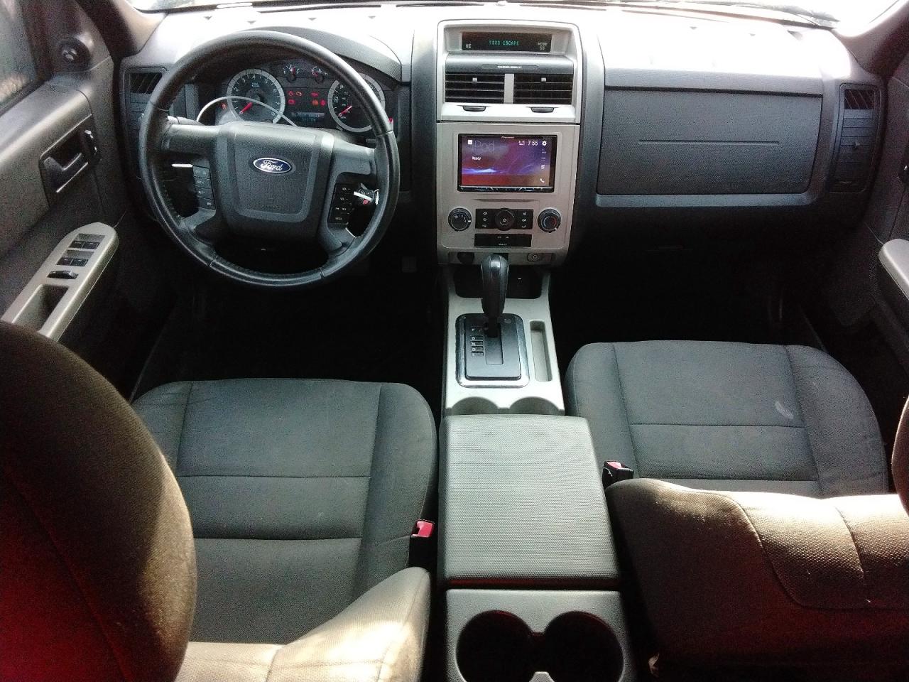 2010 FORD ESCAPE XLT photo 8