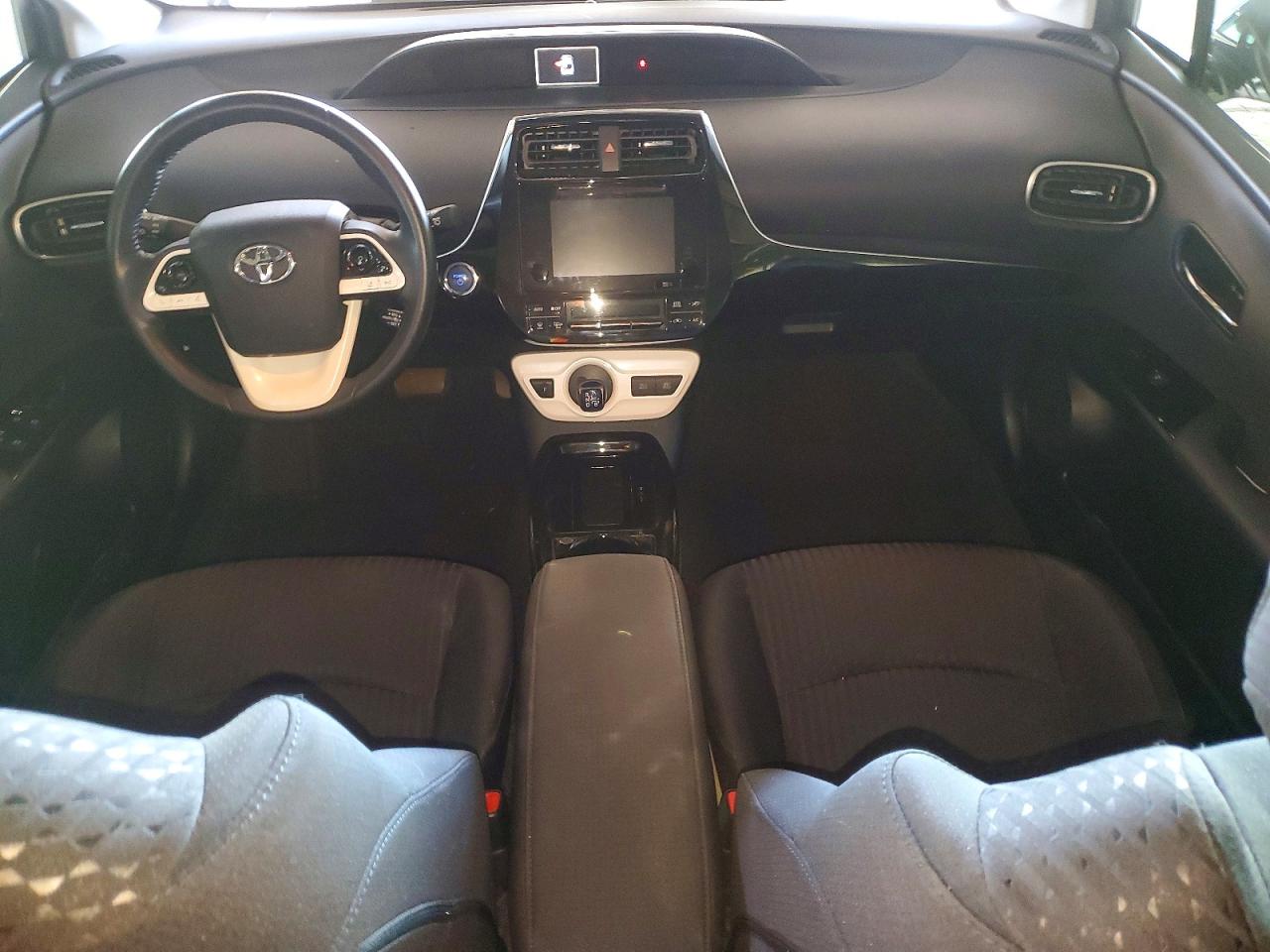 2017 TOYOTA PRIUS THREE photo 15