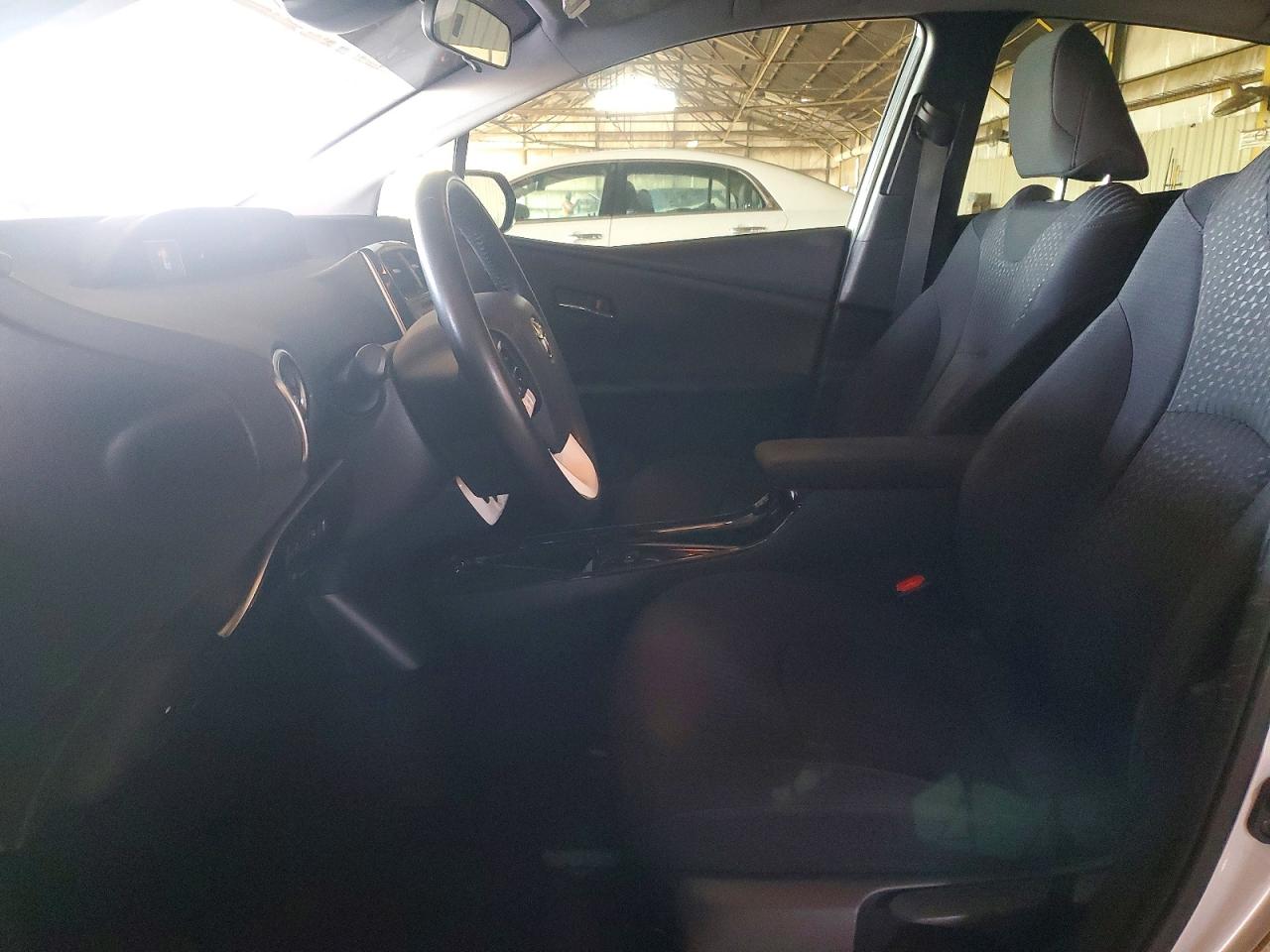 2017 TOYOTA PRIUS THREE photo 13