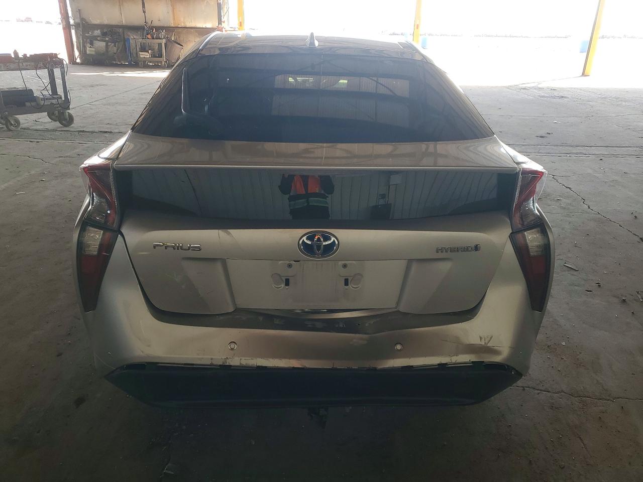 2017 TOYOTA PRIUS THREE photo 11