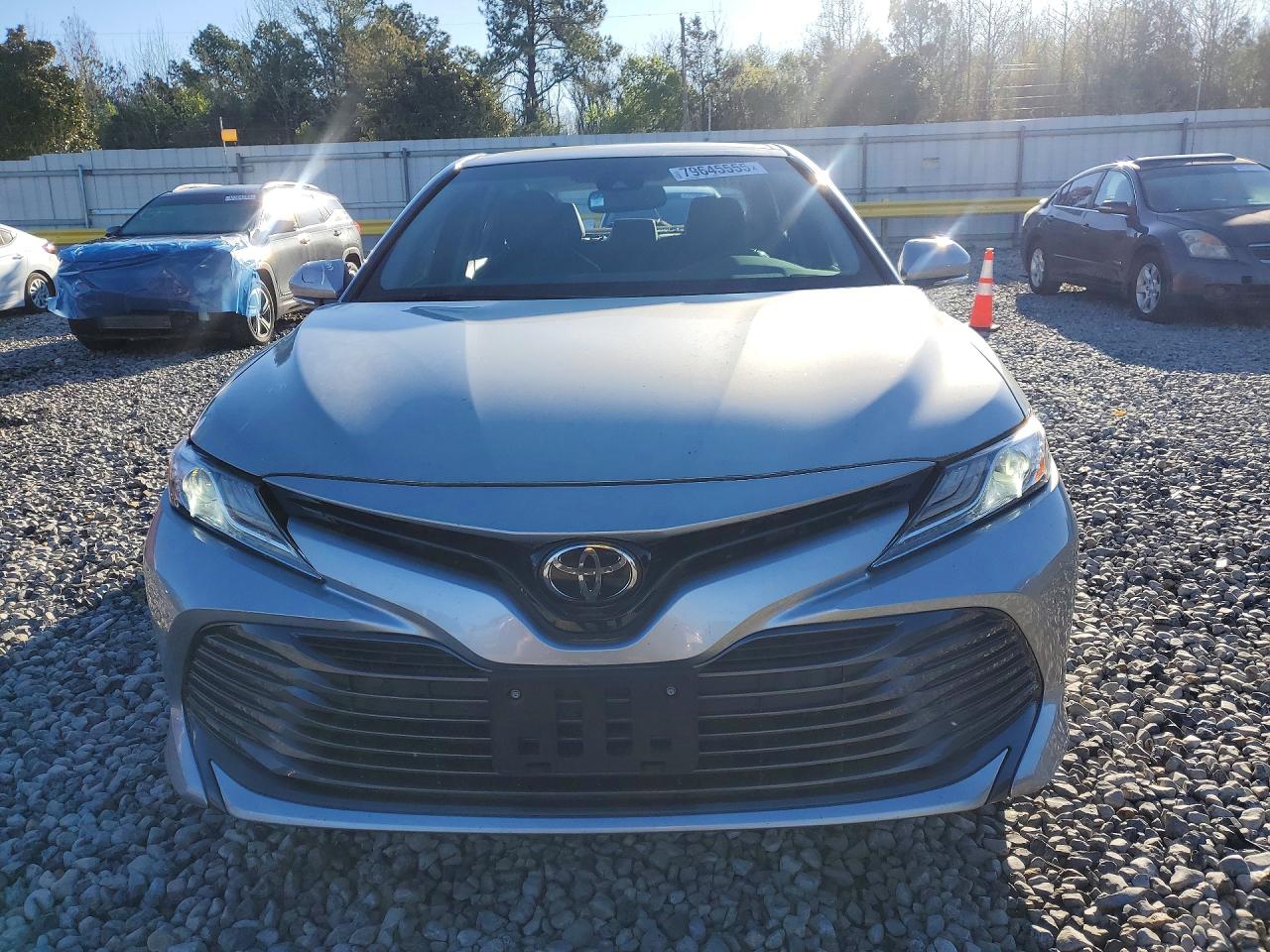 2018 TOYOTA CAMRY XLE photo 5