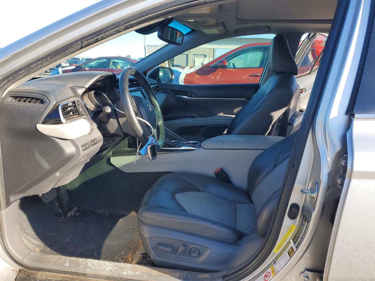 2018 TOYOTA CAMRY XLE photo 7