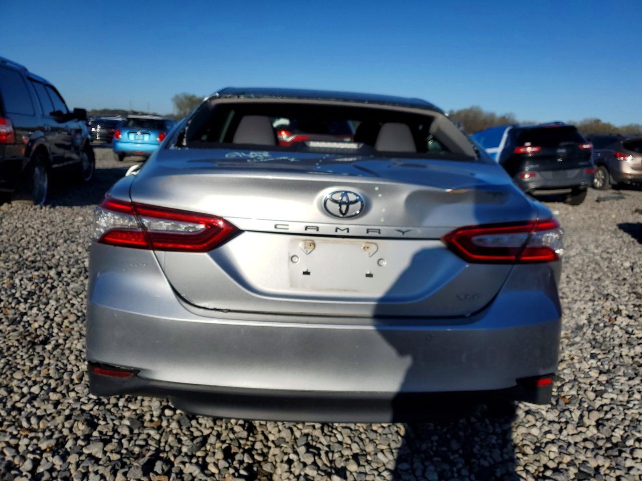 2018 TOYOTA CAMRY XLE photo 6