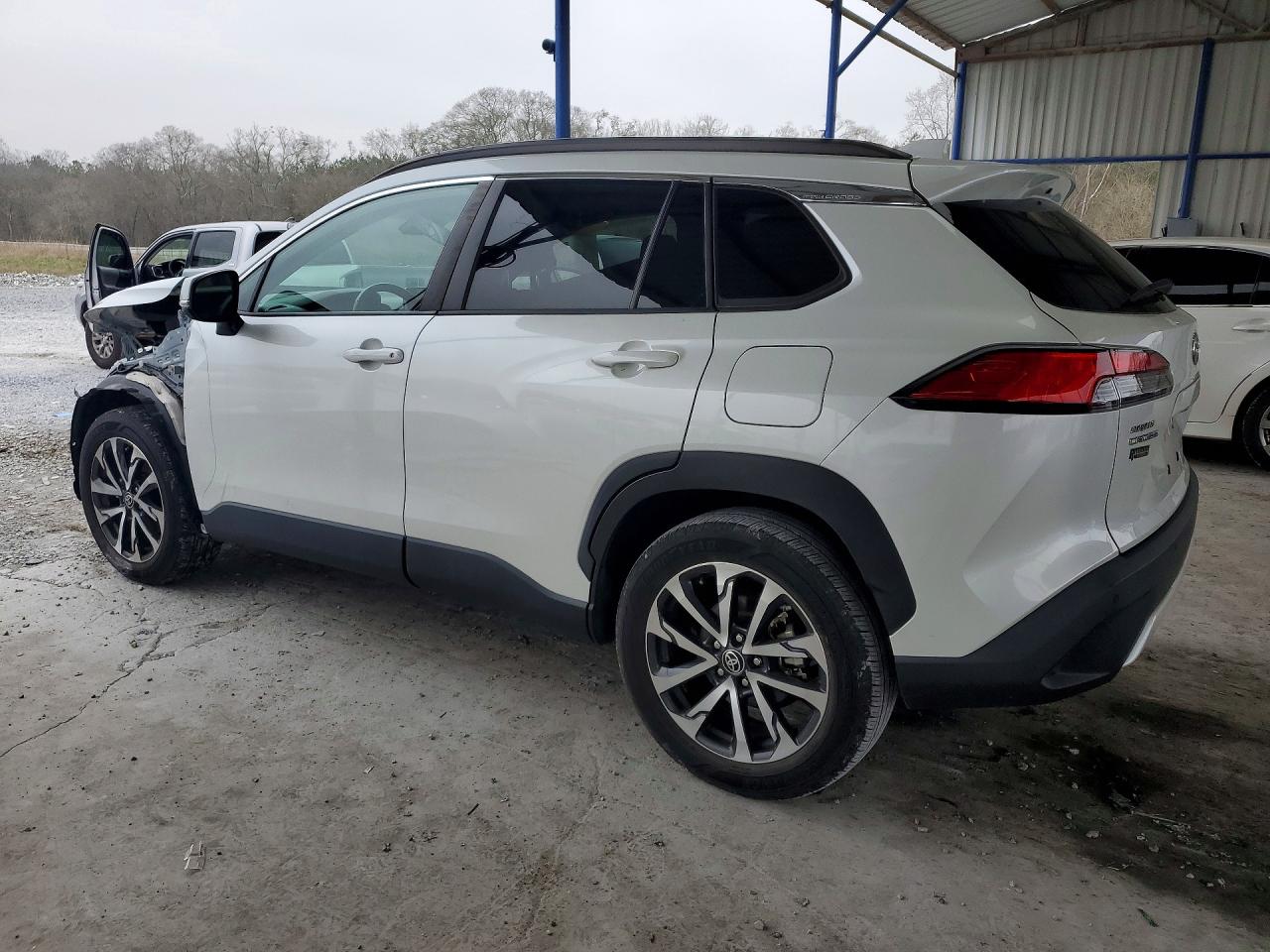 2022 TOYOTA COROLLA CROSS XLE photo 2