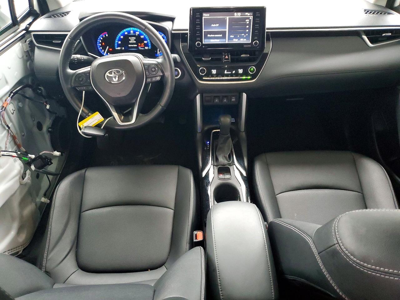 2022 TOYOTA COROLLA CROSS XLE photo 8