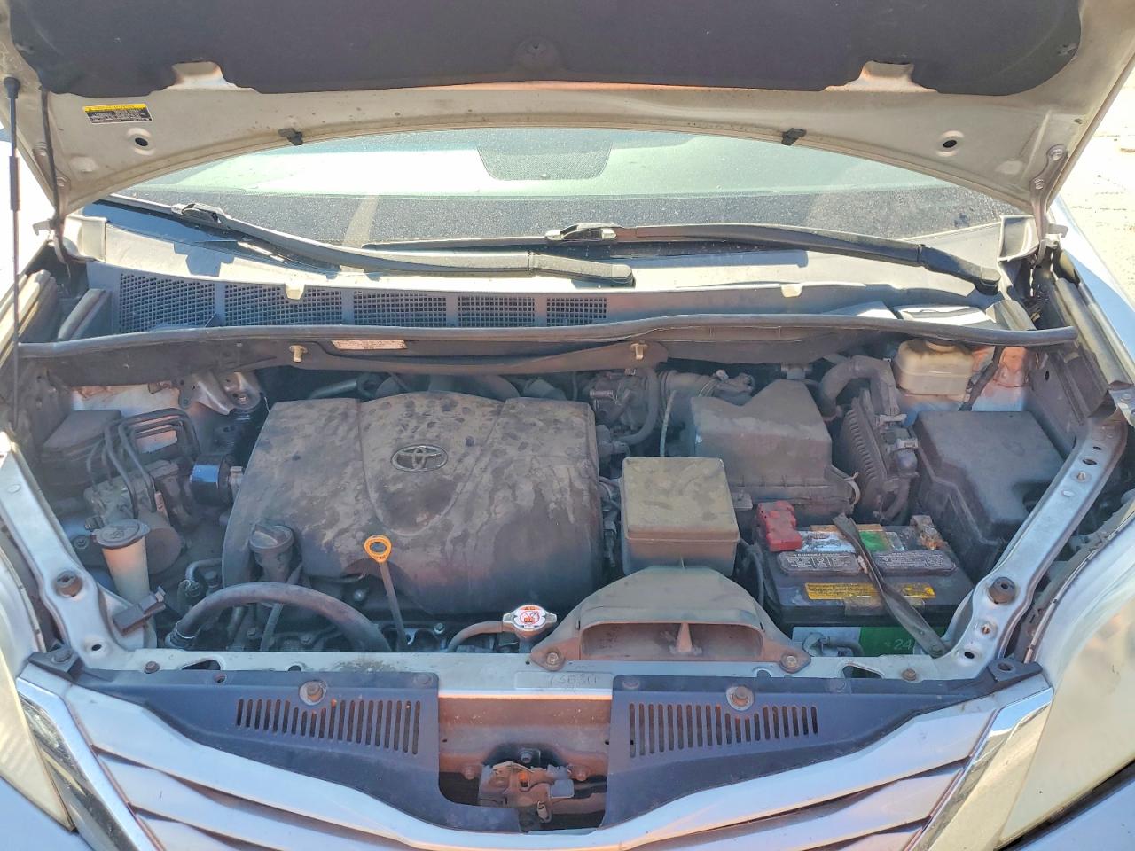 2017 TOYOTA SIENNA LE 8-PASSENGER photo 12