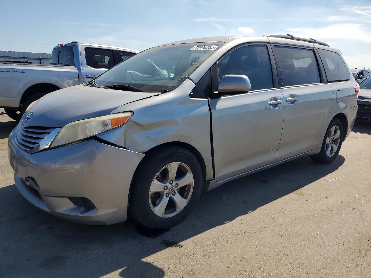 2017 TOYOTA SIENNA