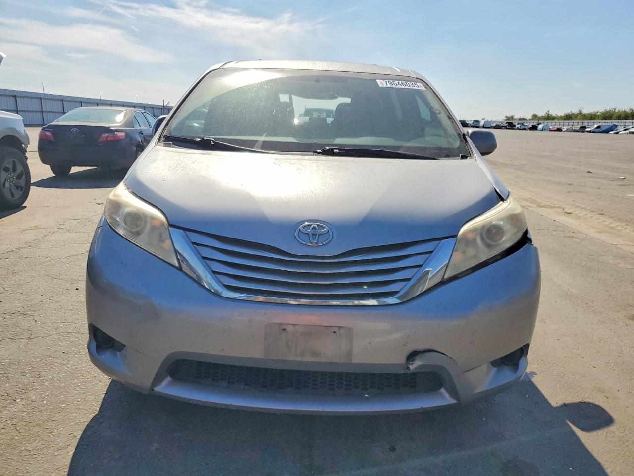 2017 TOYOTA SIENNA LE 8-PASSENGER photo 5