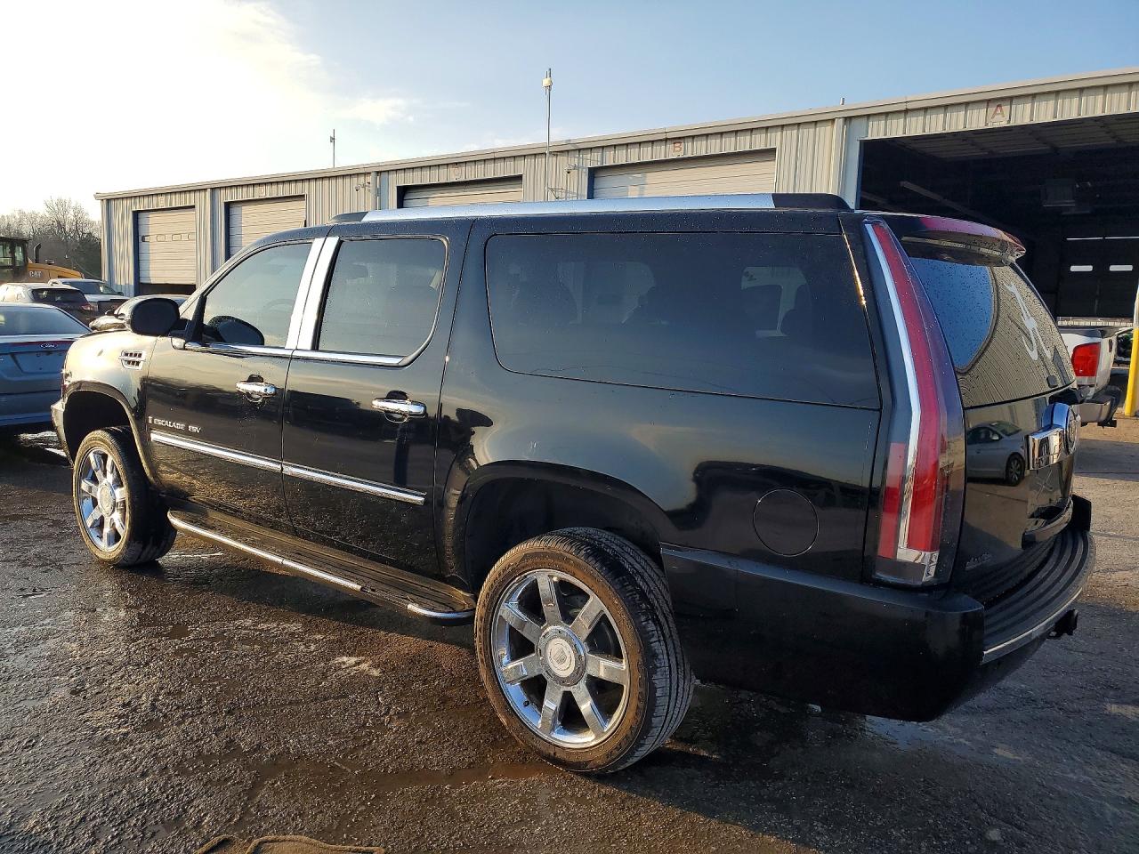 2008 CADILLAC ESCALADE ESV photo 2