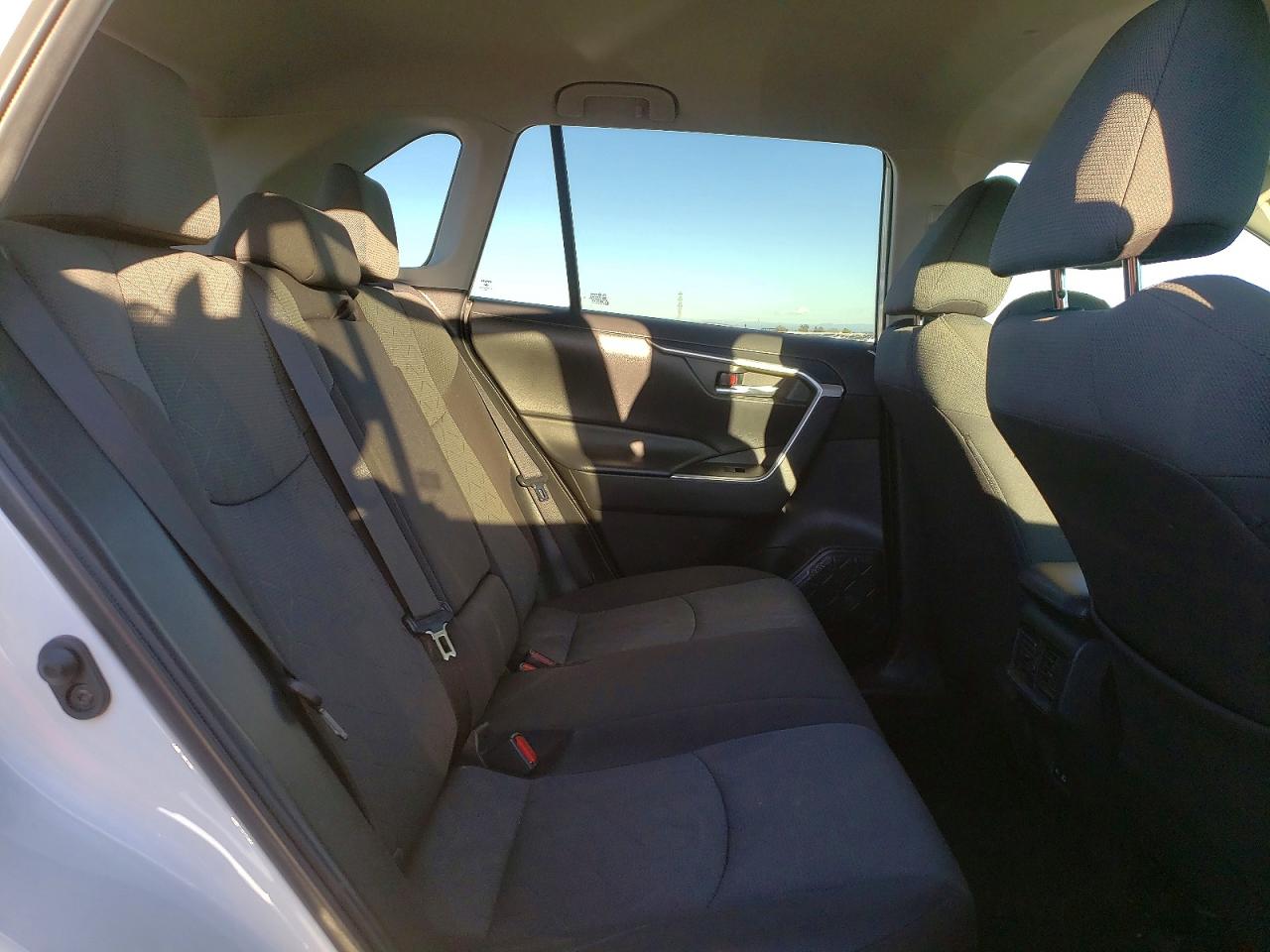 2022 TOYOTA RAV4 XLE photo 11