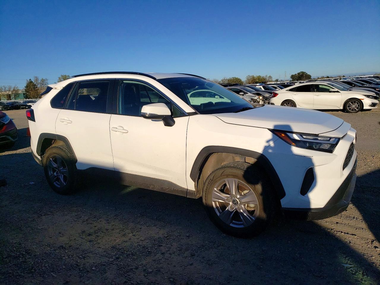2022 TOYOTA RAV4 XLE photo 4