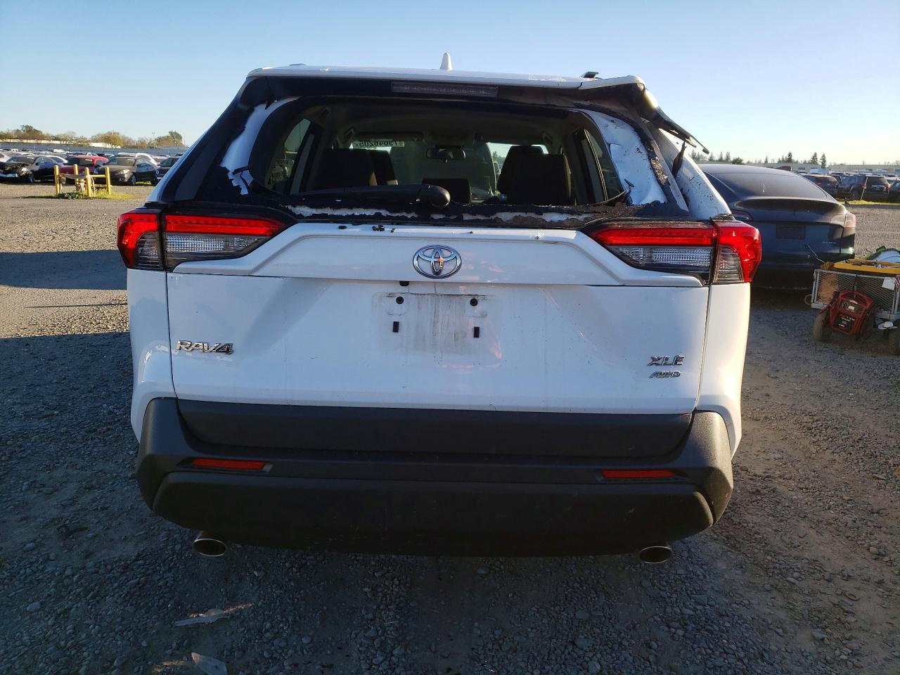 2022 TOYOTA RAV4 XLE photo 6