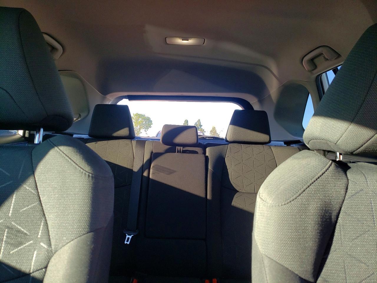 2022 TOYOTA RAV4 XLE photo 10