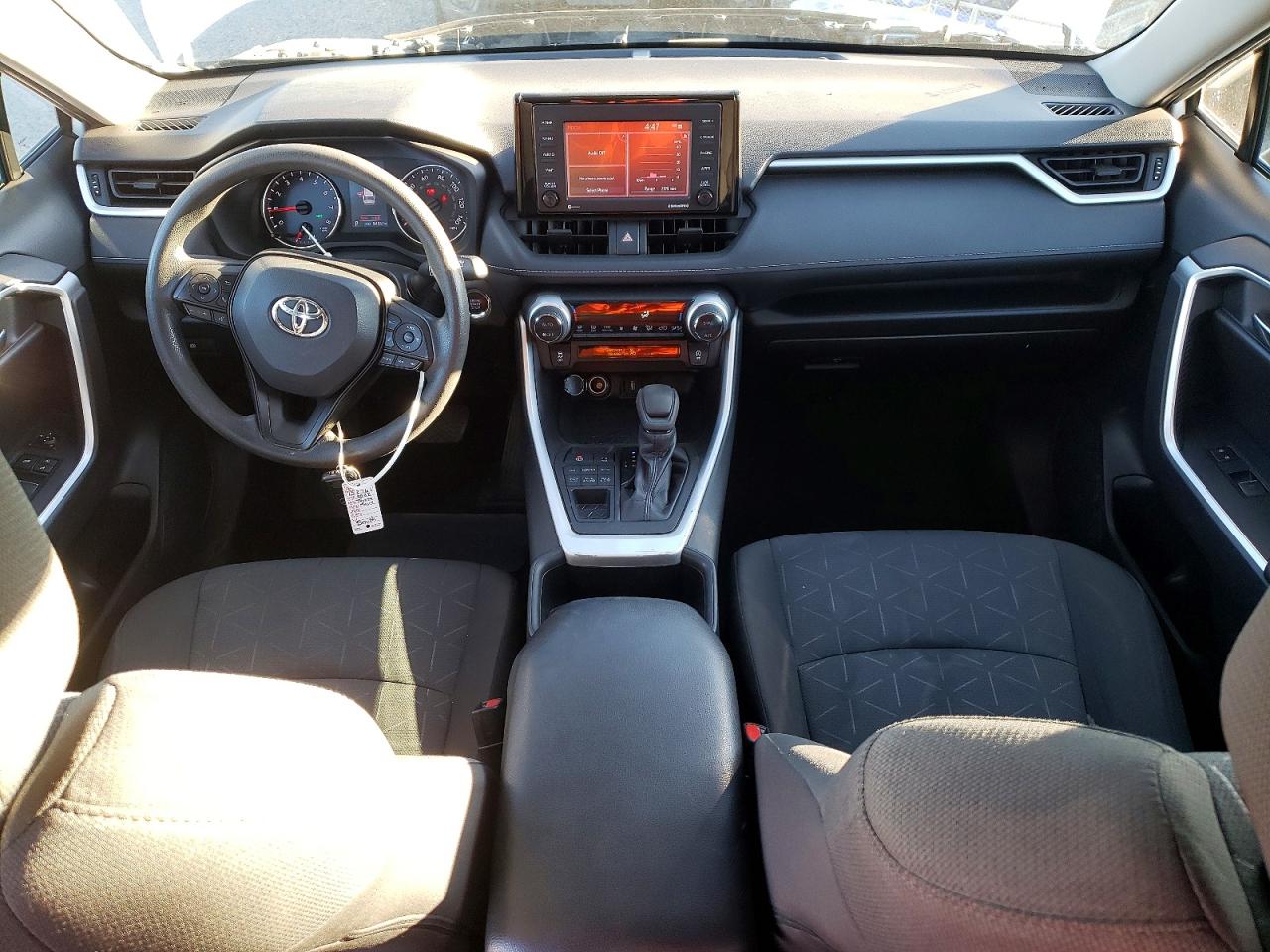 2022 TOYOTA RAV4 XLE photo 8