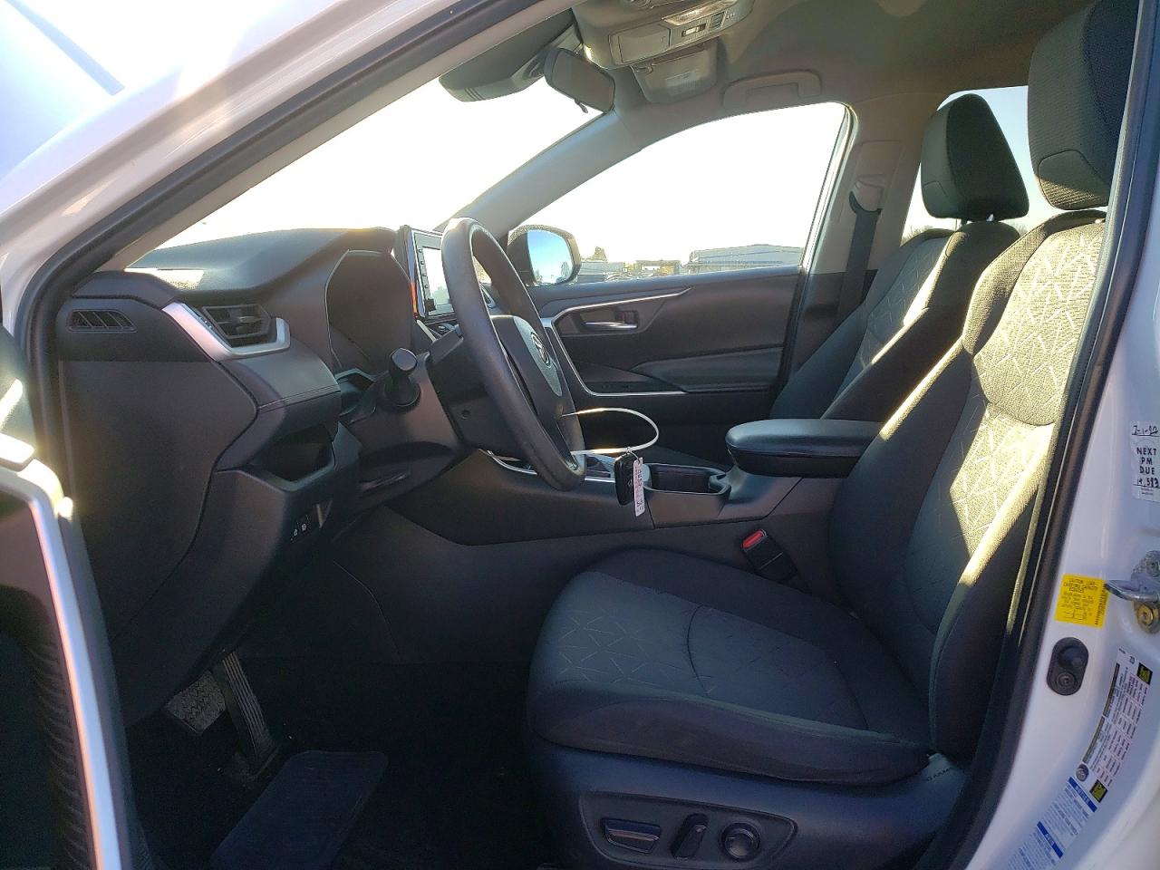 2022 TOYOTA RAV4 XLE photo 7