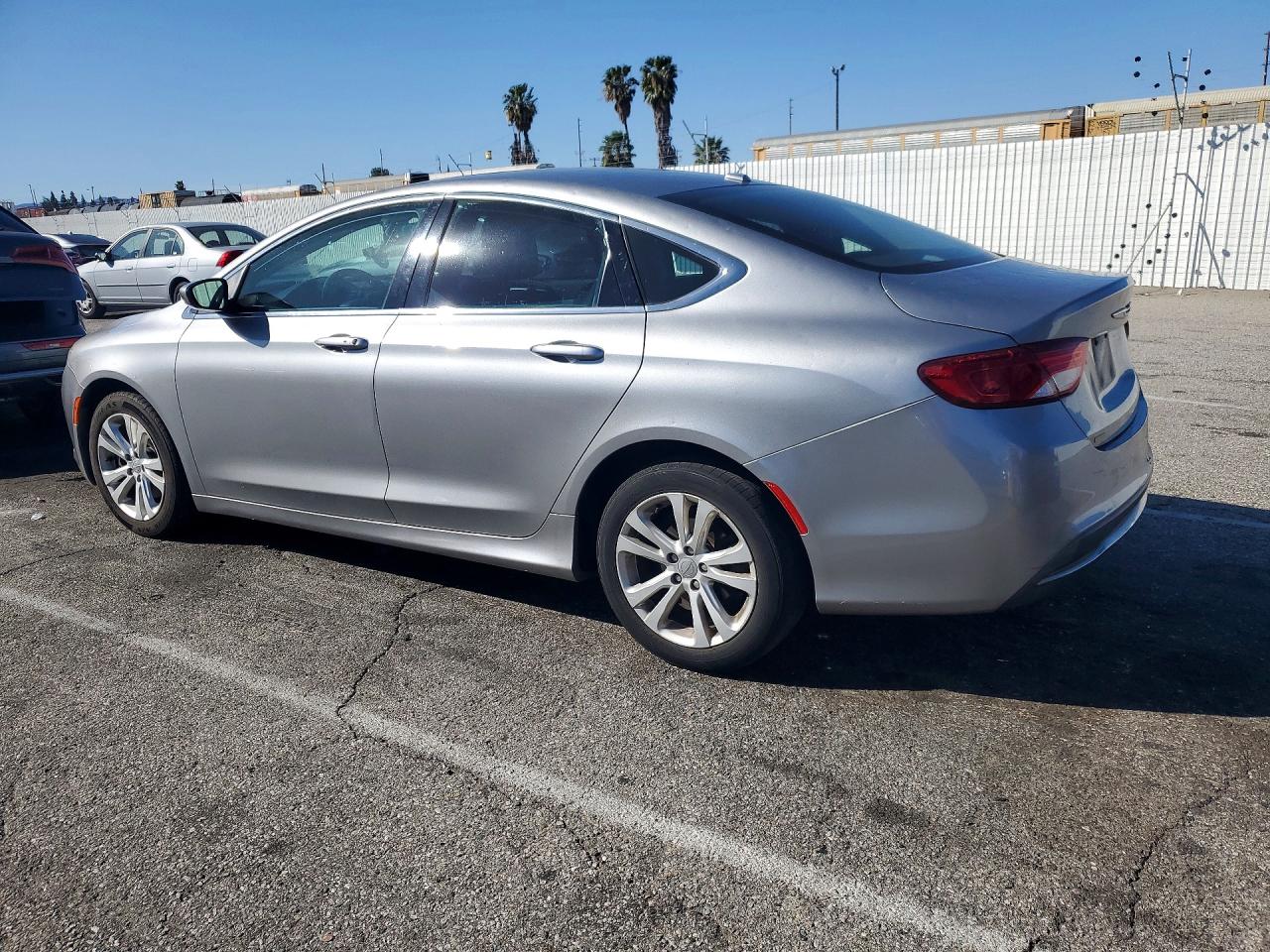 2015 CHRYSLER 200 LIMITED photo 2