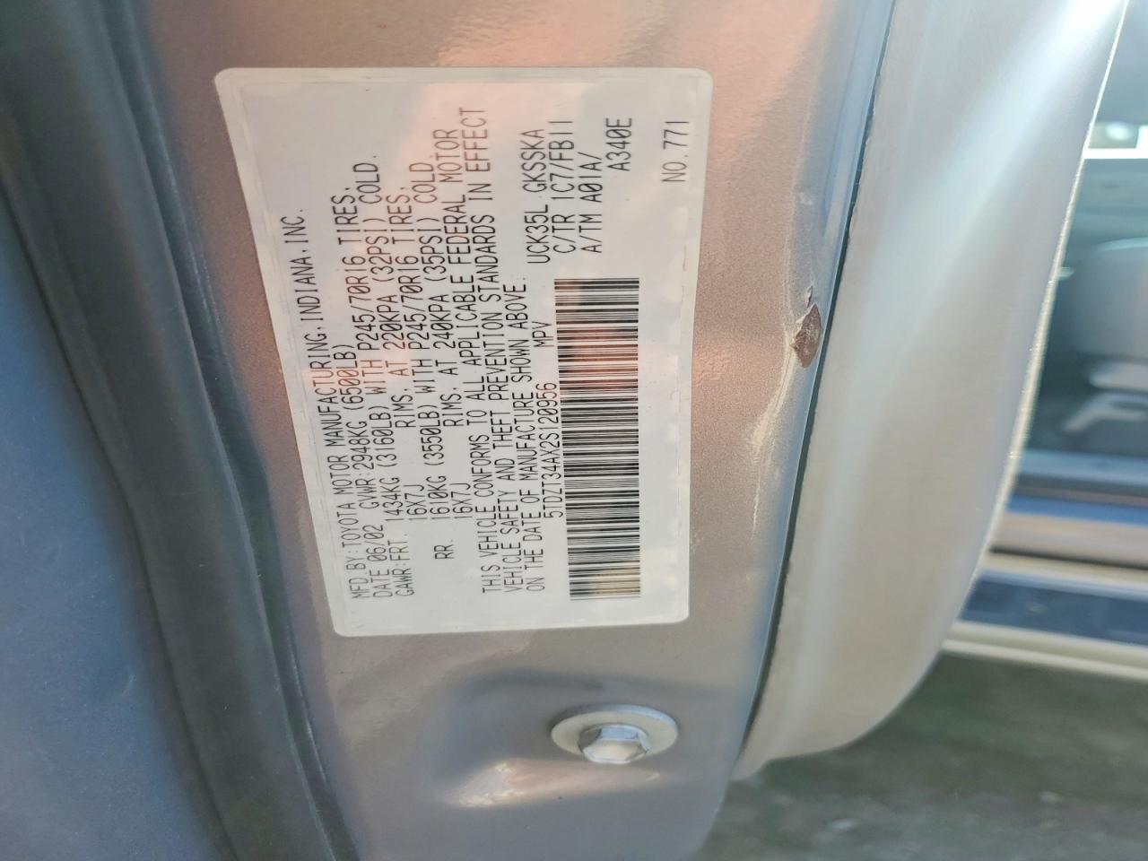 2002 TOYOTA SEQUOIA SR5 photo 13