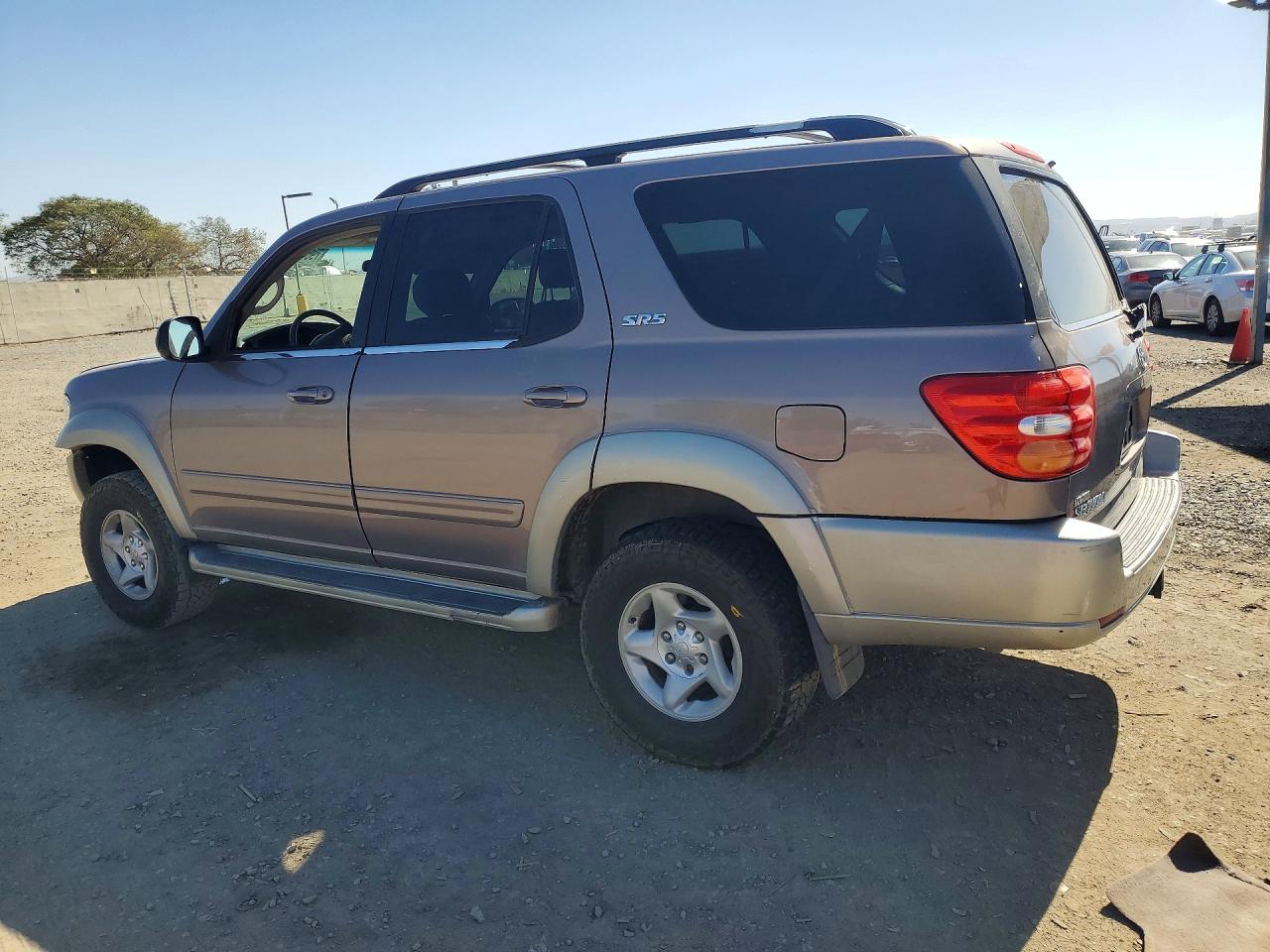 2002 TOYOTA SEQUOIA SR5 photo 2