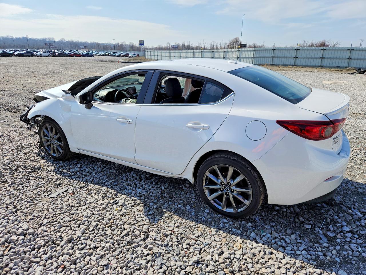 2018 MAZDA 3 TOURING photo 4