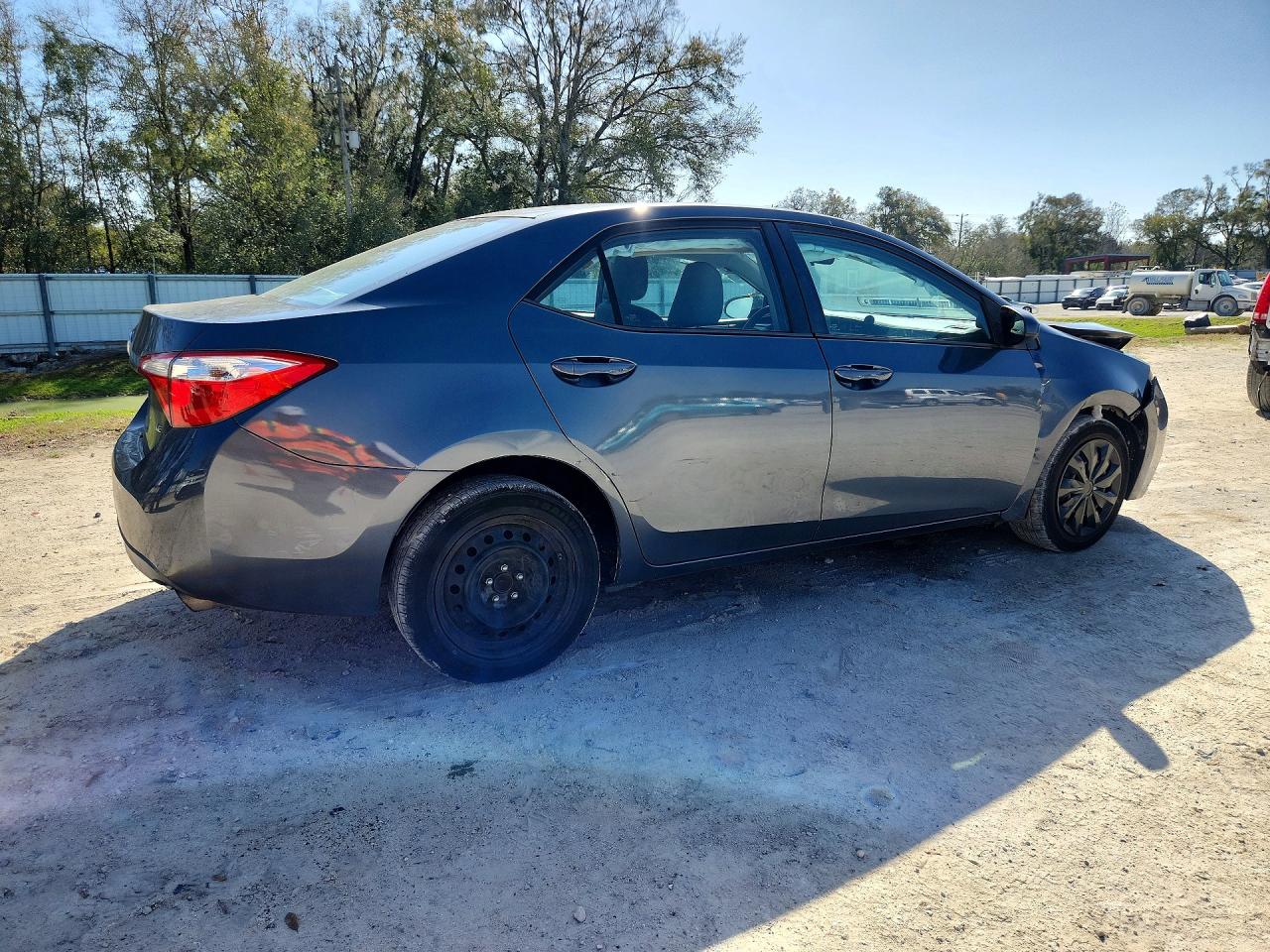 2016 TOYOTA COROLLA LE photo 3