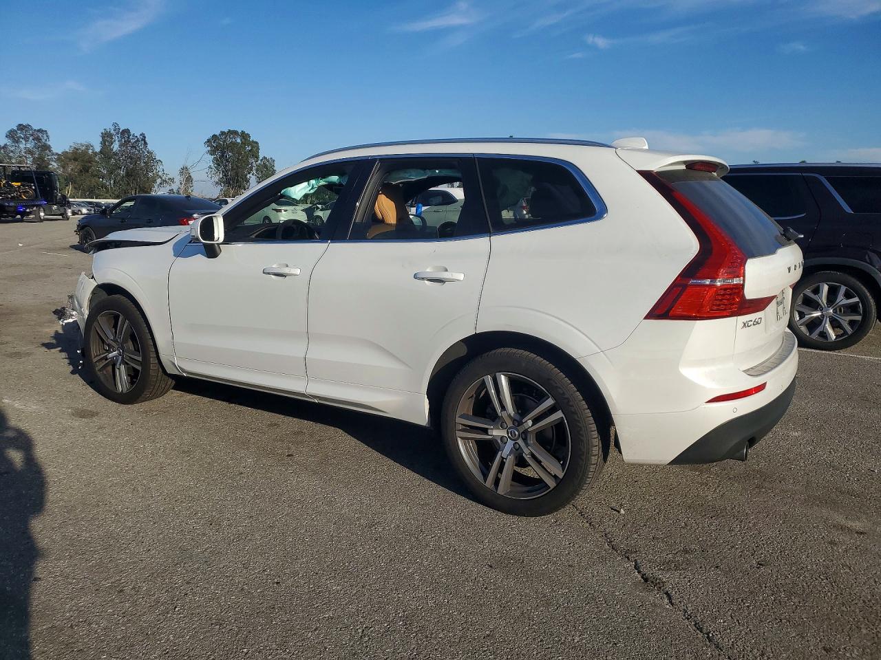 2020 VOLVO XC60 T5 MOMENTUM photo 4