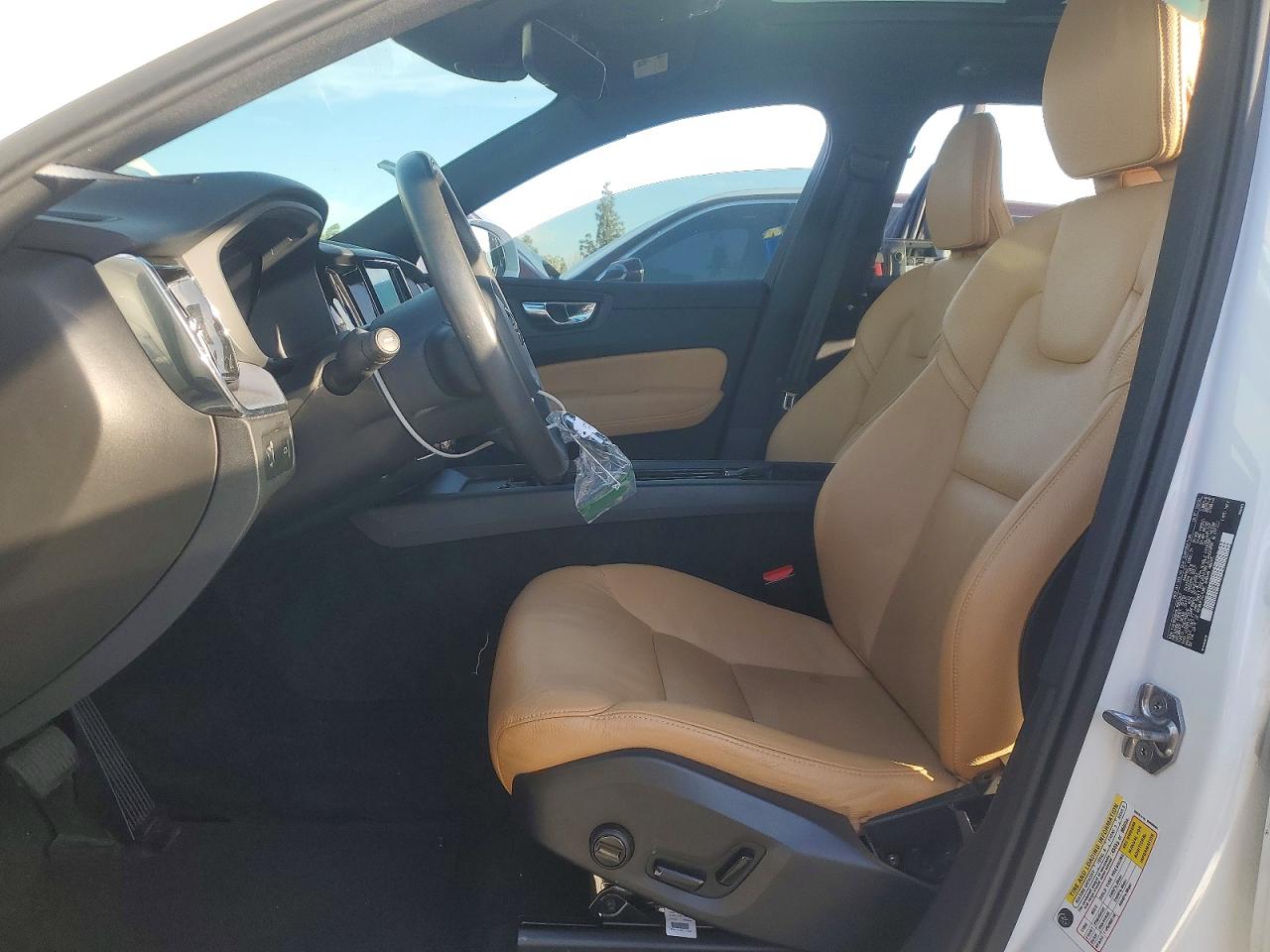 2020 VOLVO XC60 T5 MOMENTUM photo 19