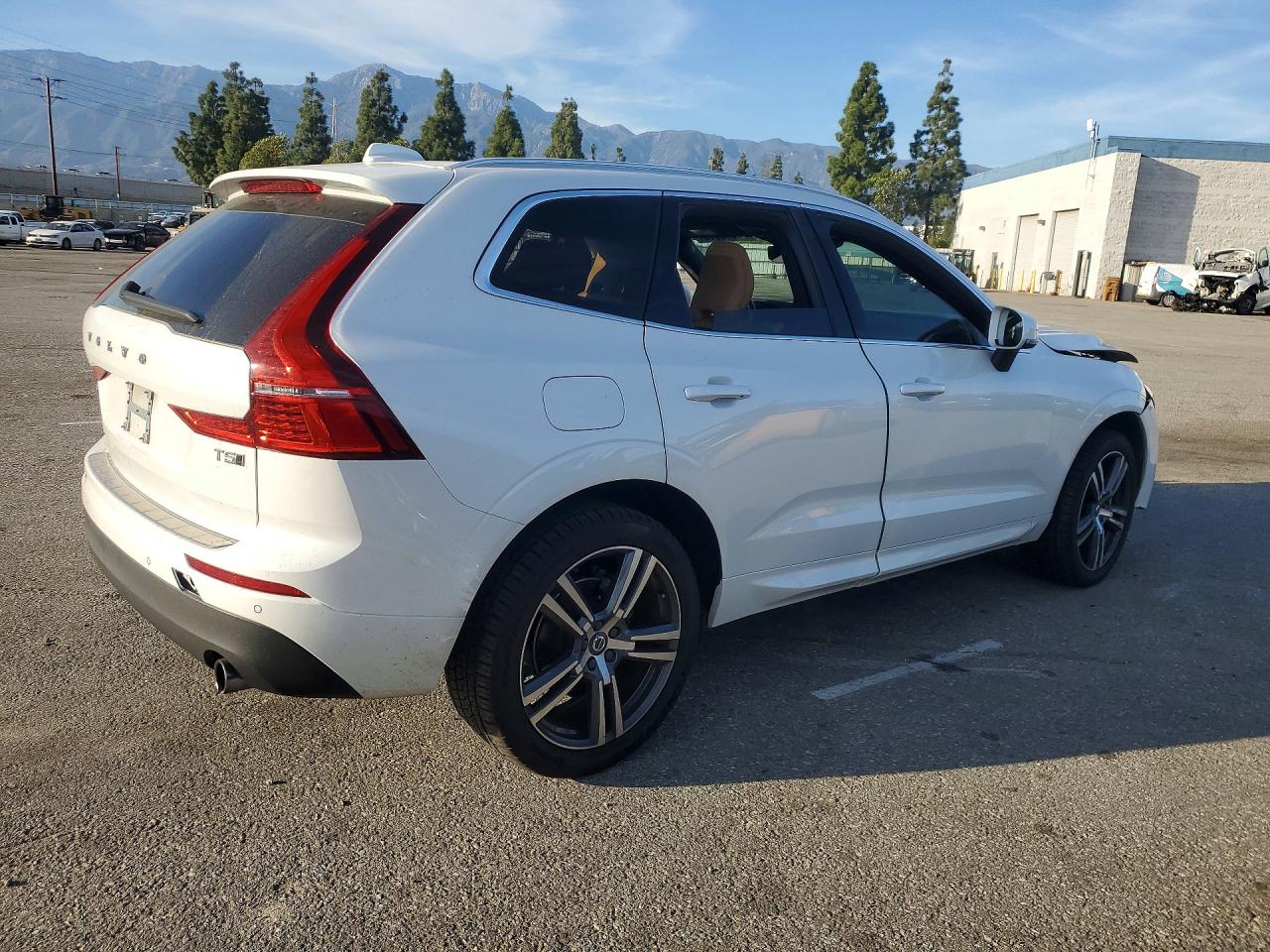 2020 VOLVO XC60 T5 MOMENTUM photo 7