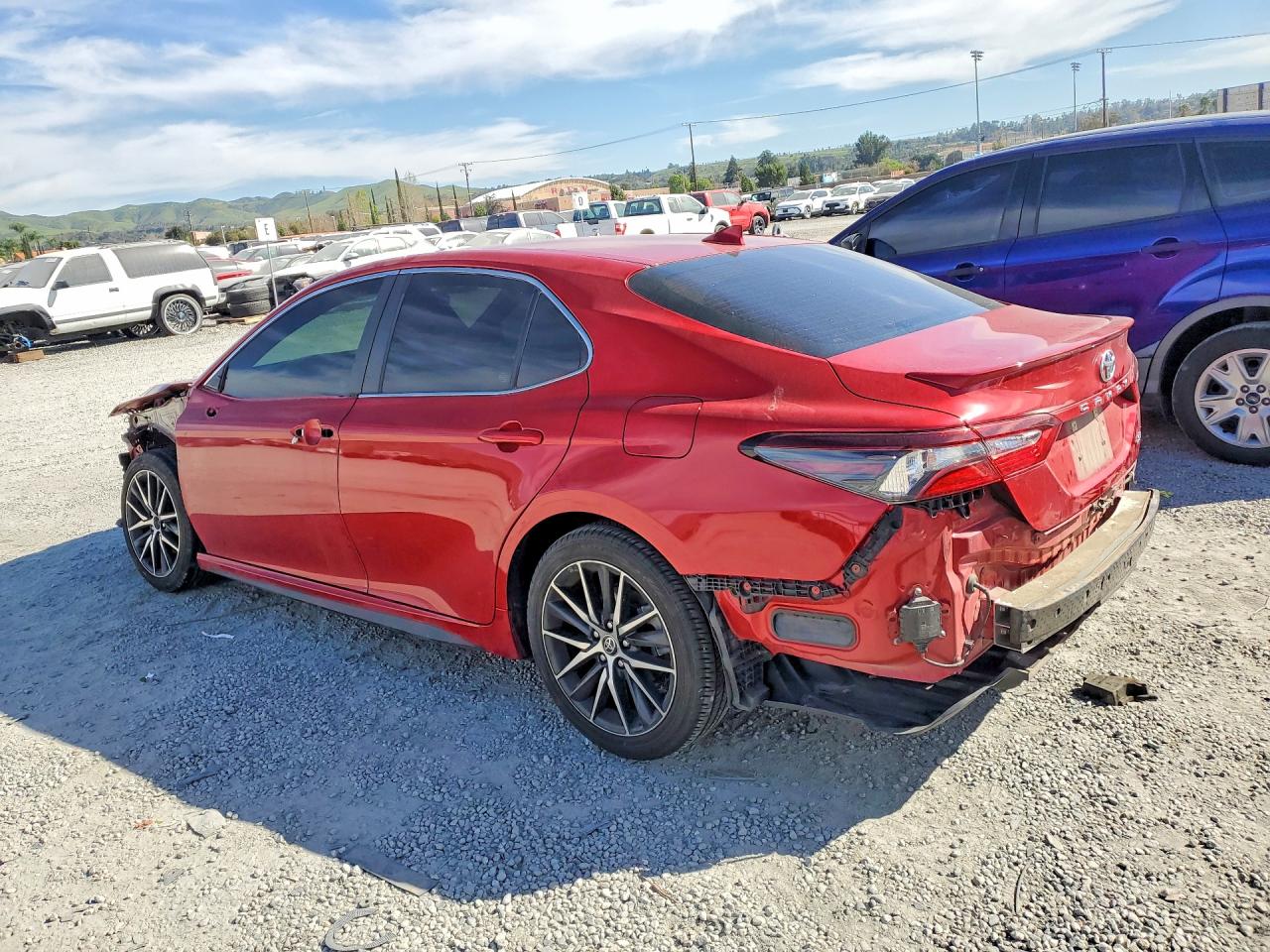 2021 TOYOTA CAMRY SE photo 2