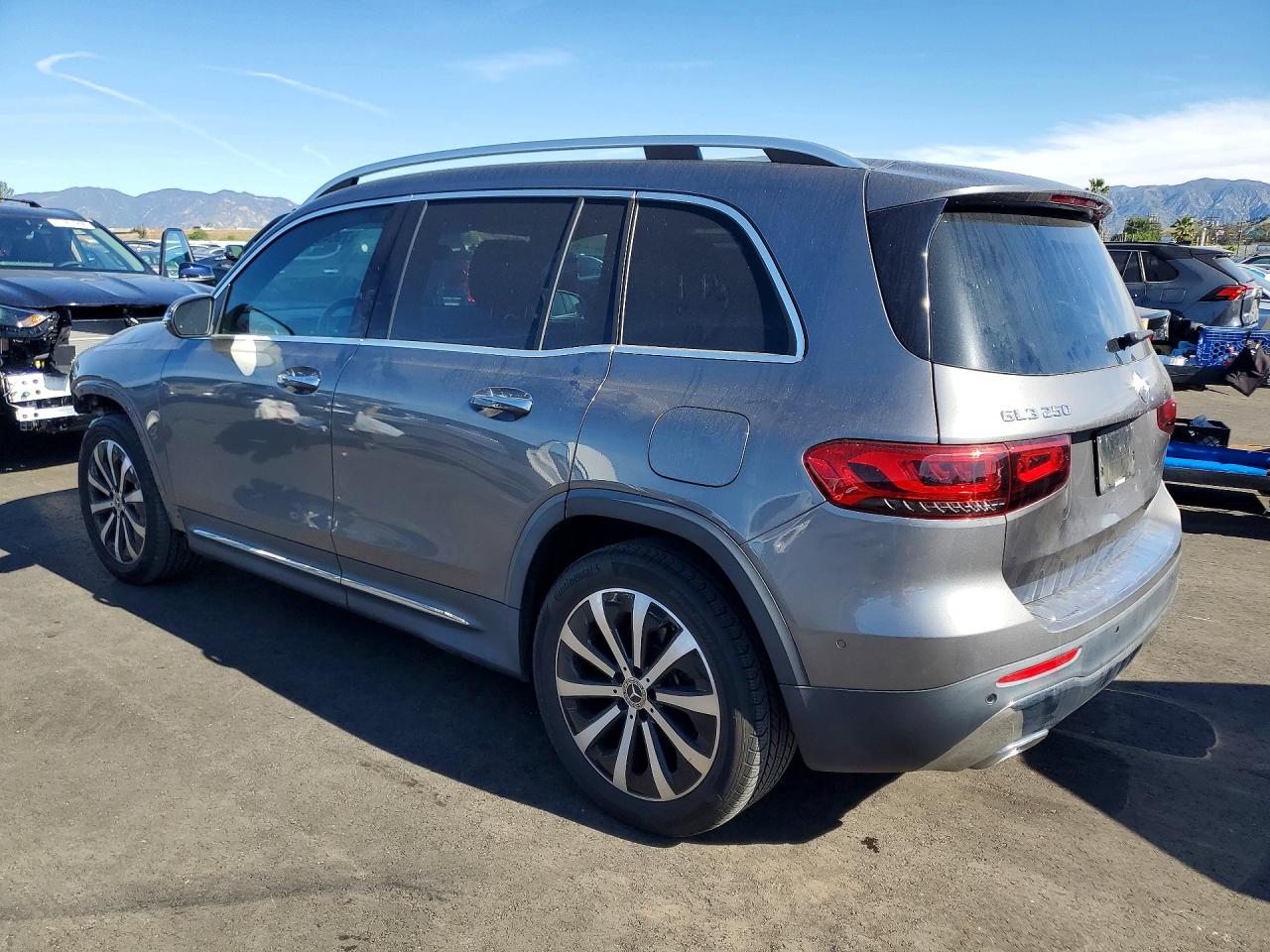 2021 MERCEDES-BENZ GLB 250 photo 2