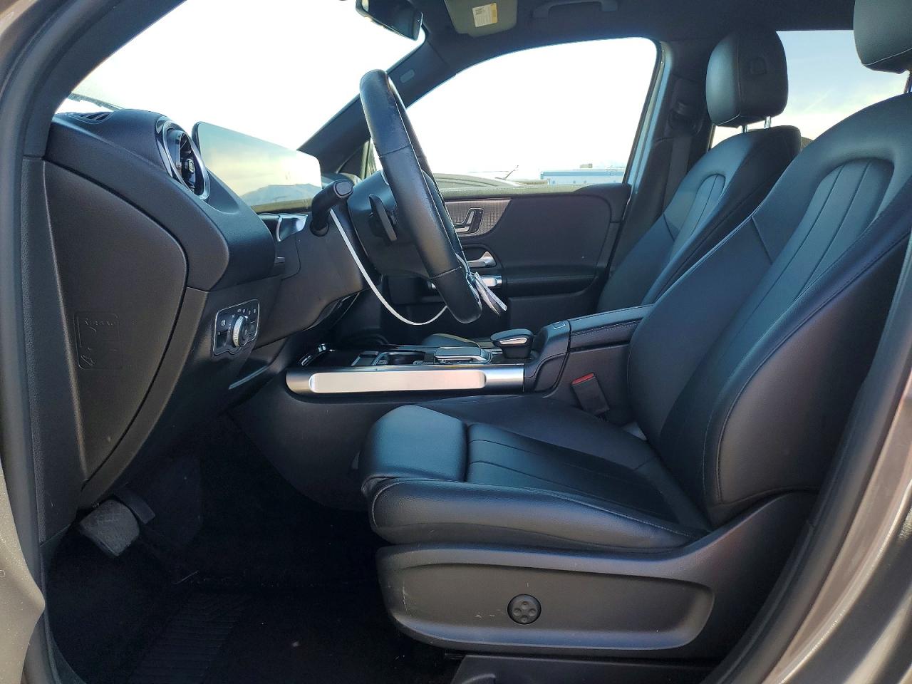 2021 MERCEDES-BENZ GLB 250 photo 7