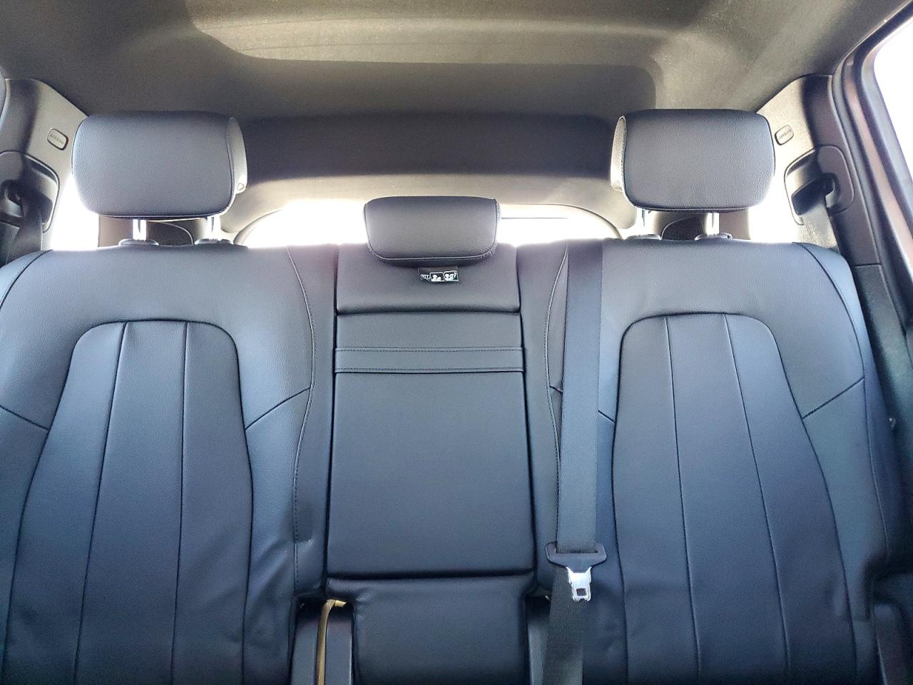 2021 MERCEDES-BENZ GLB 250 photo 10