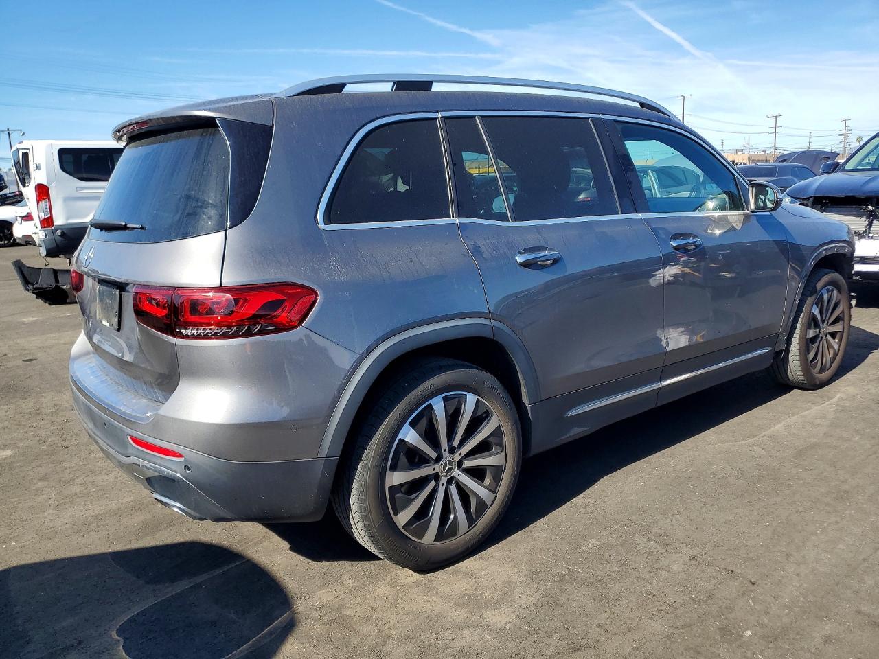 2021 MERCEDES-BENZ GLB 250 photo 3