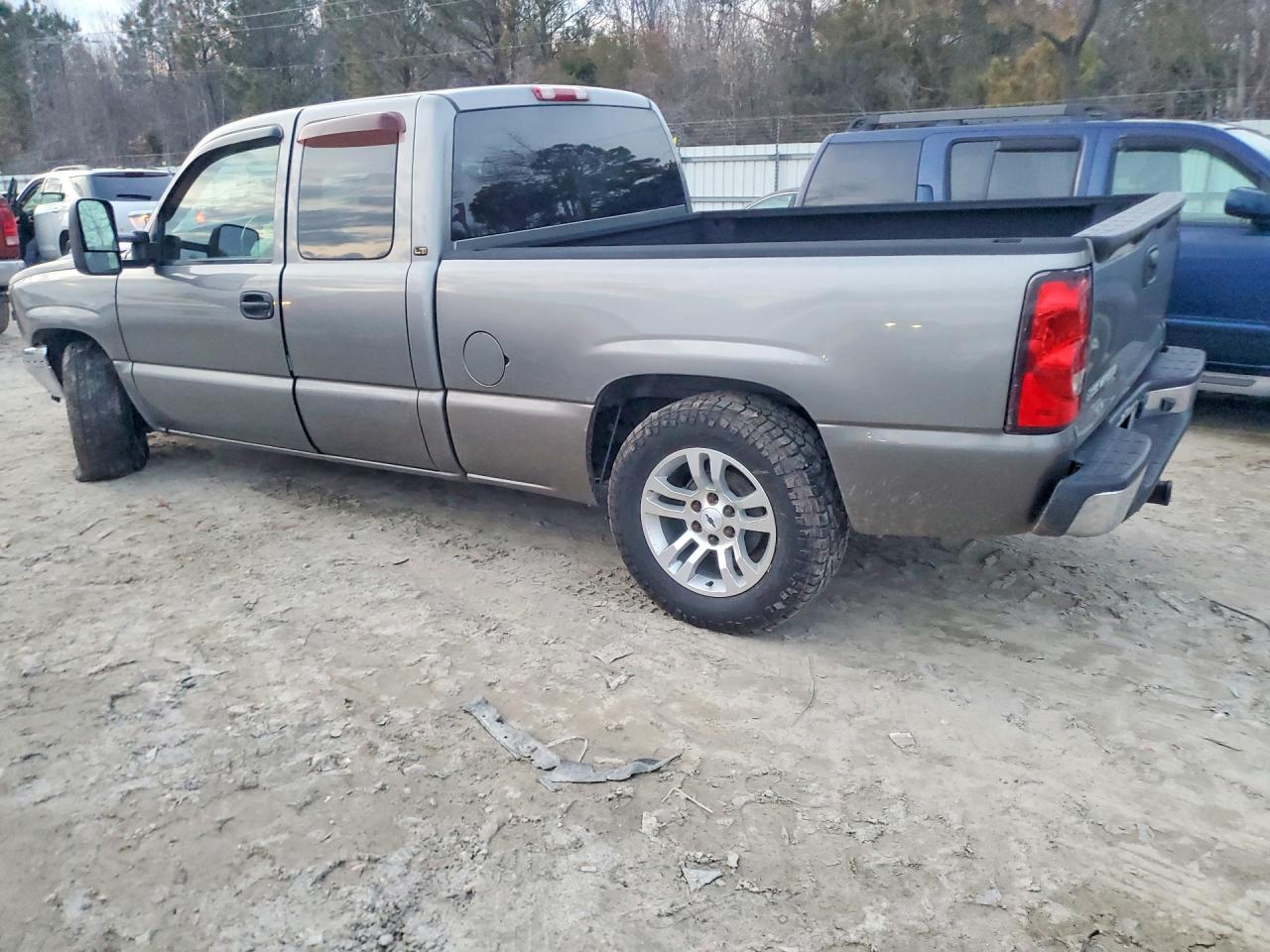 2006 CHEVROLET SILVERADO C1500 photo 3