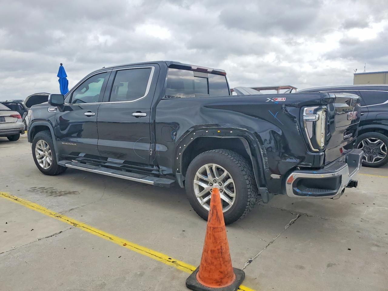 2021 GMC SIERRA K1500 SLT photo 4