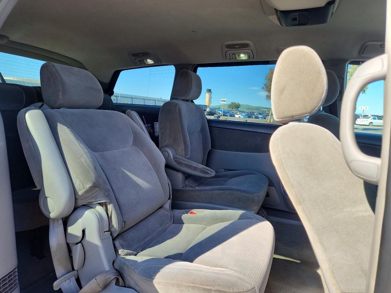 2004 TOYOTA SIENNA LE 7 PASSENGER photo 31