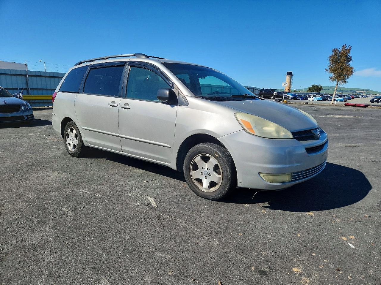2004 TOYOTA SIENNA LE 7 PASSENGER photo 10