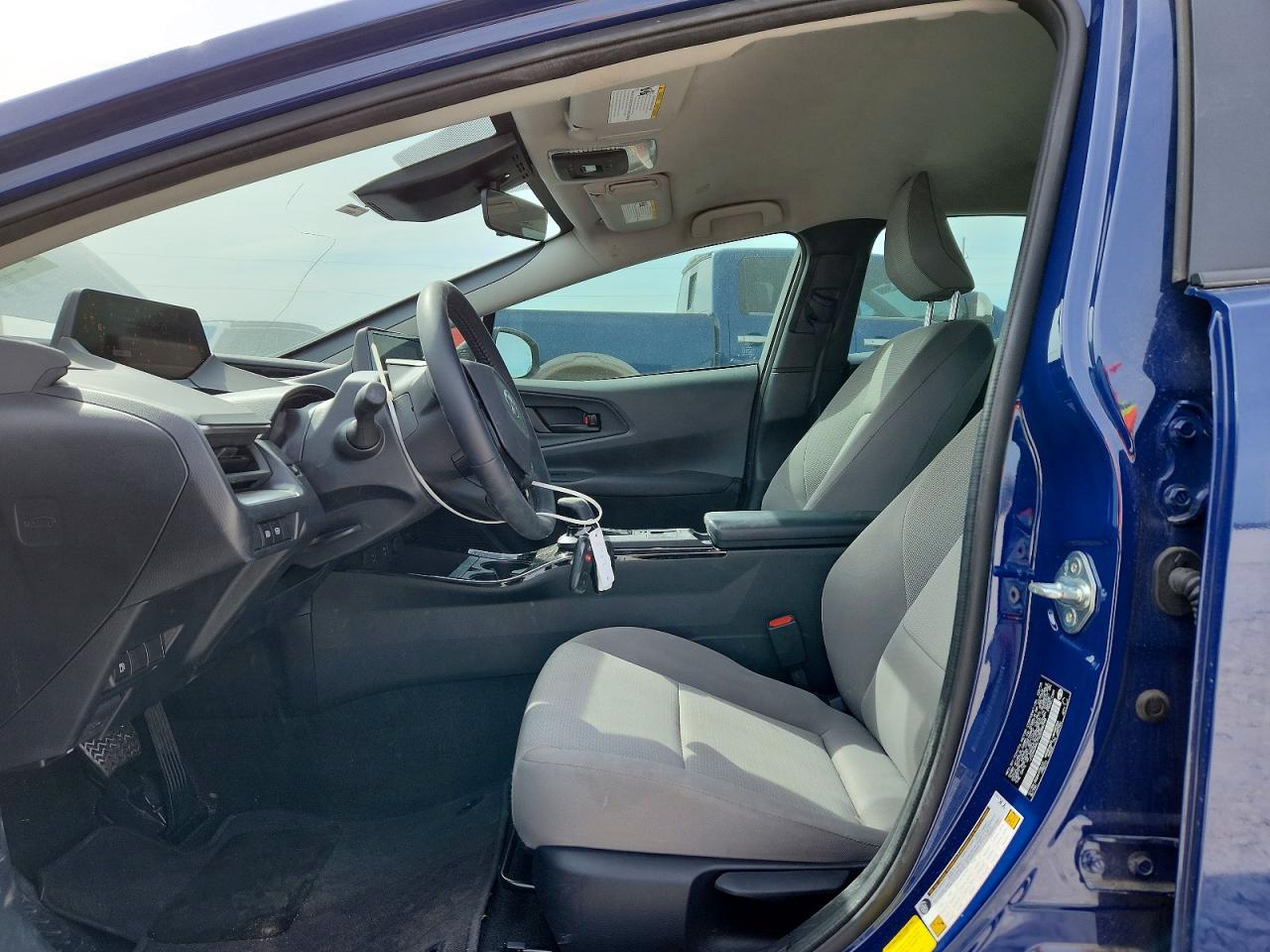 2025 TOYOTA PRIUS LE photo 7
