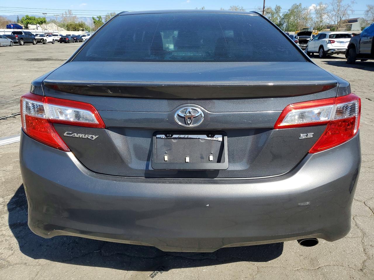 2012 TOYOTA CAMRY SE photo 11