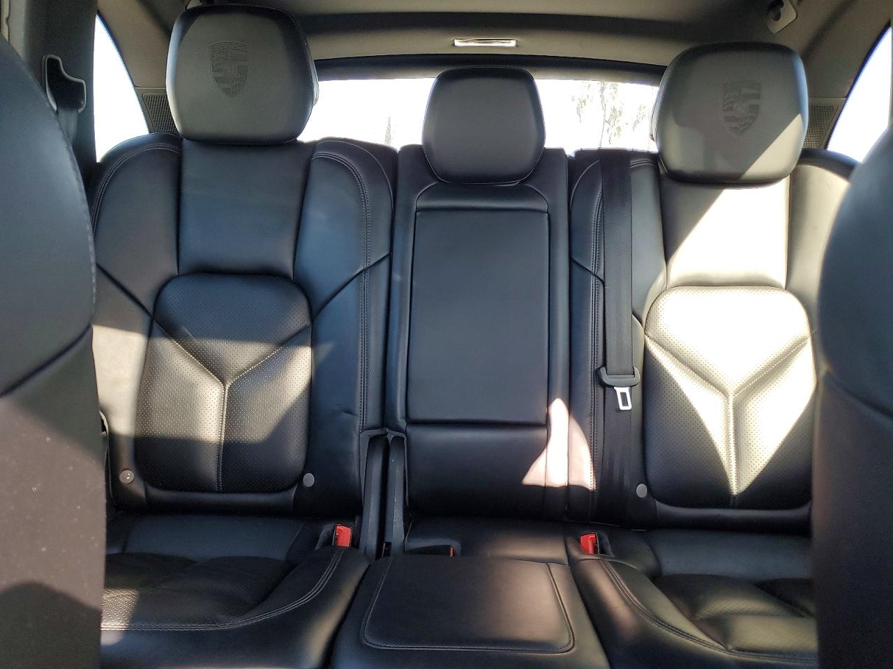 2017 PORSCHE CAYENNE photo 19