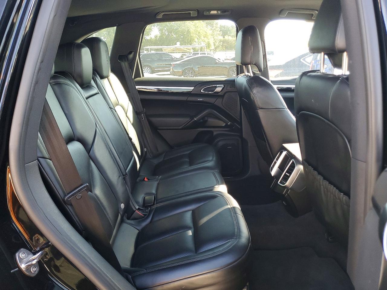 2017 PORSCHE CAYENNE photo 21