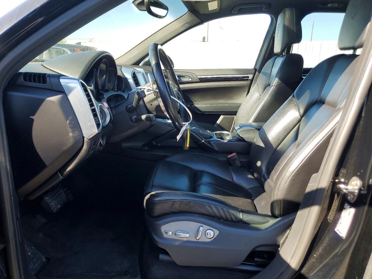 2017 PORSCHE CAYENNE photo 13