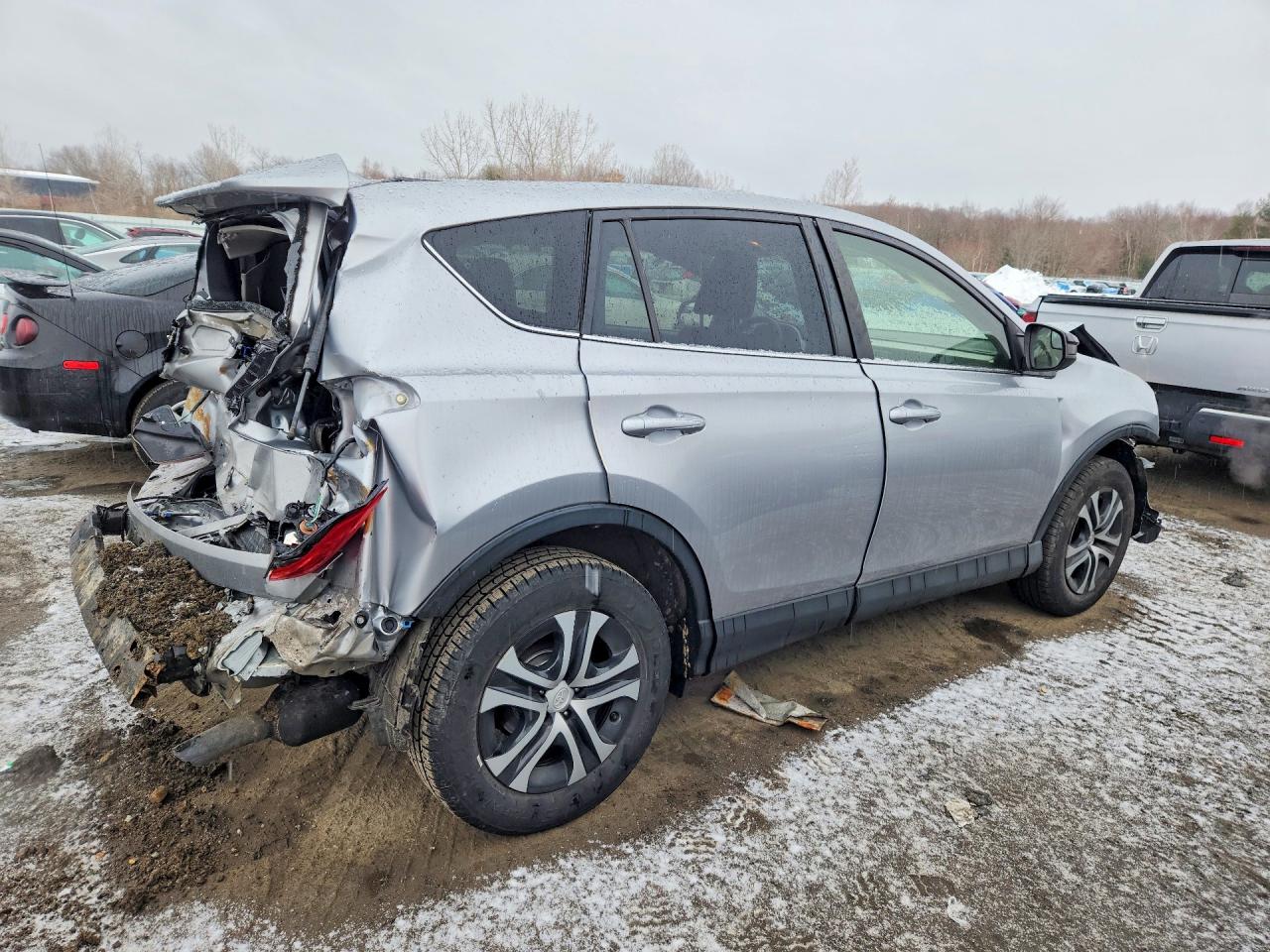 2018 TOYOTA RAV4 LE photo 3