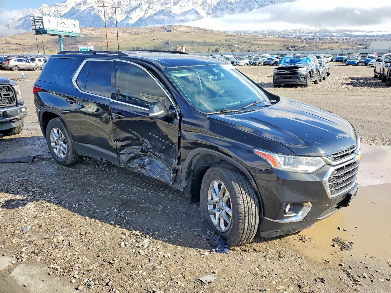 2019 CHEVROLET TRAVERSE LT photo 4