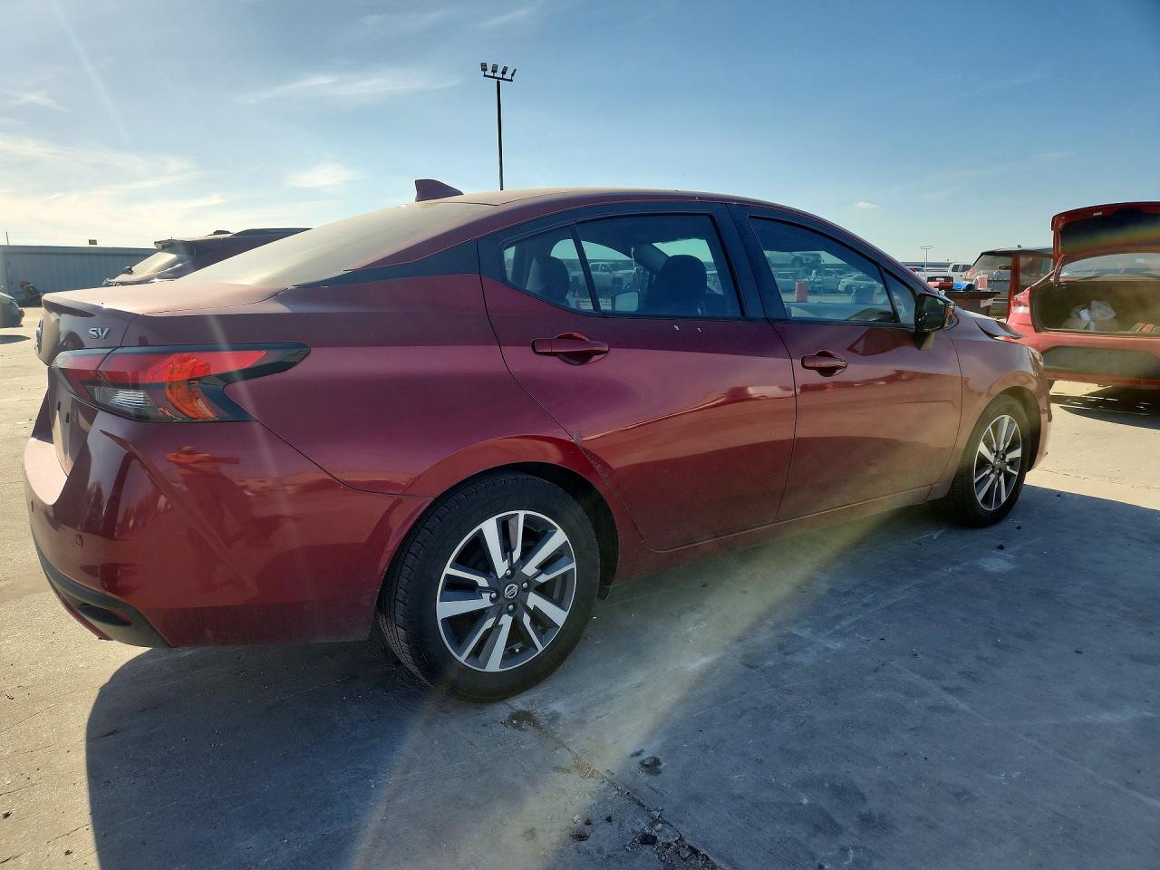2020 NISSAN VERSA SV photo 5